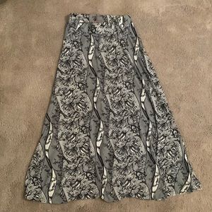 Never worn king skirt. Prestige edge brand. Size medium